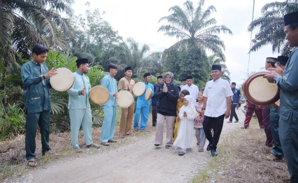 Safari Ramadhan di Dusun Lingkar Naga, Bupati Siak Serahkan Bantuan dan Ajak Perkuat Kepedulian