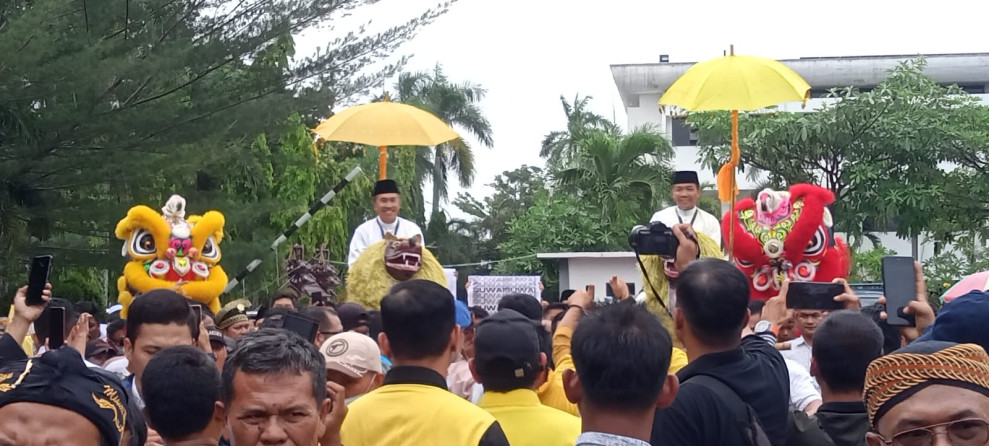 Kesenian Singa Depok, Barongsai dan Reok Warnai Pendaftaran Syamsuar - Mawardi Saleh ke KPU Riau