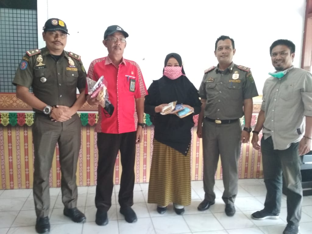 Dukung Pencegahan Covid-19, Marlis Apresiasi Kades Sungai Raya Bersama PKK Produksi Masker
