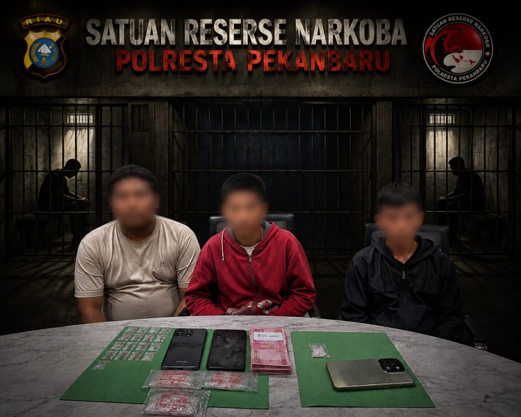 Dua Lokasi Digerebek, Polisi Amankan Tiga Pengedar Sabu di Pekanbaru