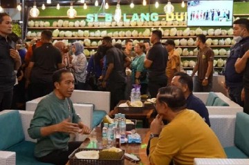 Sebut Sempat Terkecoh Indra Sjafri, Usai Timnas Menang Jokowi Traktir Menteri Makan Durian