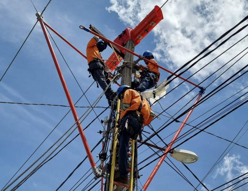 PLN Pulihkan 184 Penyulang Pasca Gangguan Transmisi Akibat Cuaca Ekstrem di Sumatera