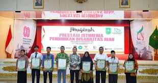 Prestasi Istimewa 109 Siswa Disabilitas, Prof Junaidi: Luar Biasa! Prestasi Mereka Mulai Tingkat Daerah Hingga Internasional