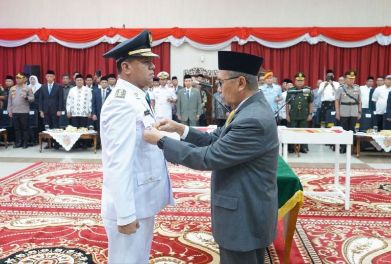 Resmi Dilantik Jadi Bupati Kuansing, Gubri Minta Suhardiman Amby Selesaikan 4 Persoalan Penting