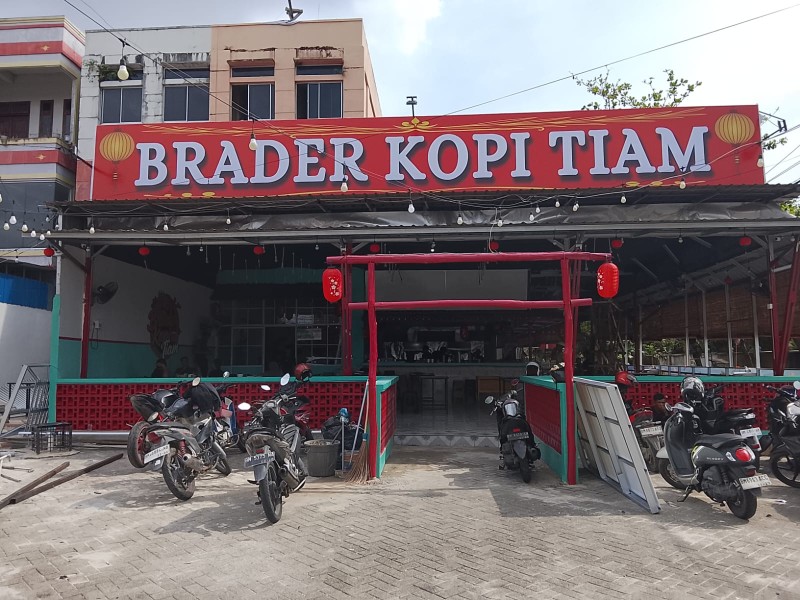 Brader Kopi Tiam Hadir di Jalan Harapan Raya, Tawarkan Nuansa Ngopi Santai