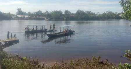 Sampan Motor Bocor Tenggelam Saat Menyeberangi Sungai Siak