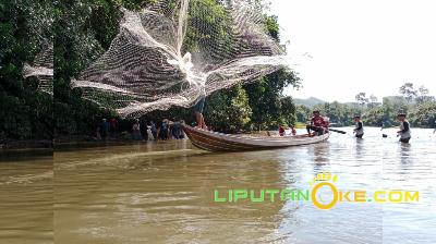 Kadispar Riau Ikut Seru-seruan Panen Ikan di Lubuk Larangan Desa Gema