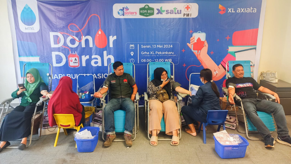 Karyawan XL Axiata Gelar Donor Darah dan Pemberian Buku ke Panti Asuhan di Pekanbaru