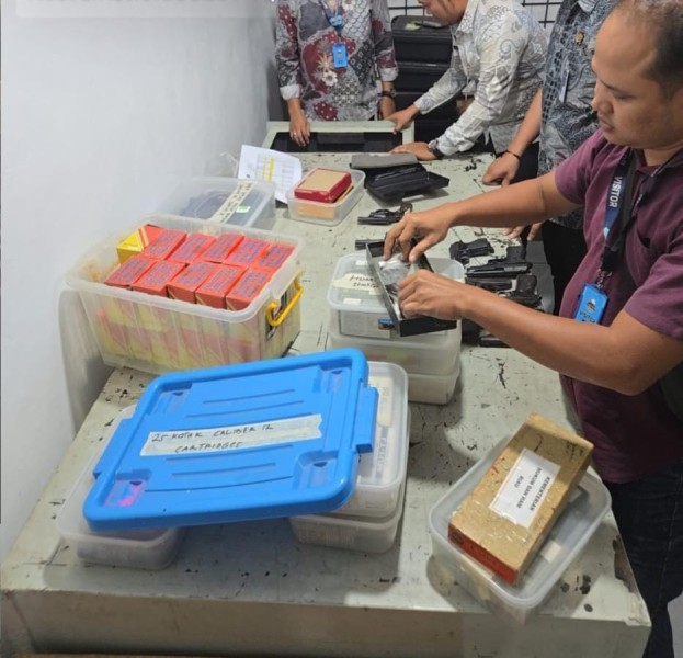 Cek Kelayakan Jelang Nataru, Polisi Lakukan Pengecekan Senjata di Lapas Kelas Pekanbaru