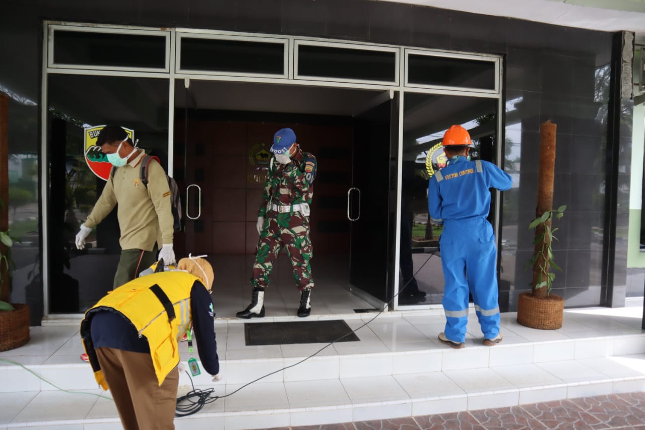 Cegah Covid-19, Kodim 0314/Inhil Lakukan Desinfeksi Mist Blower-Portable