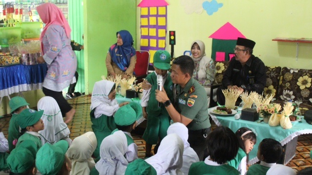 Dandim 0314/Inhil dan Marlis Syarif Kunjungi TK Kartika 1-52 Tembilahan