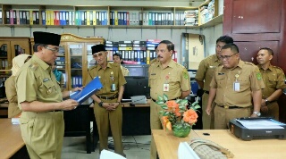 Hari Pertama Masuk Kerja, Bupati Wardan Sidak ke Sejumlah Kantor