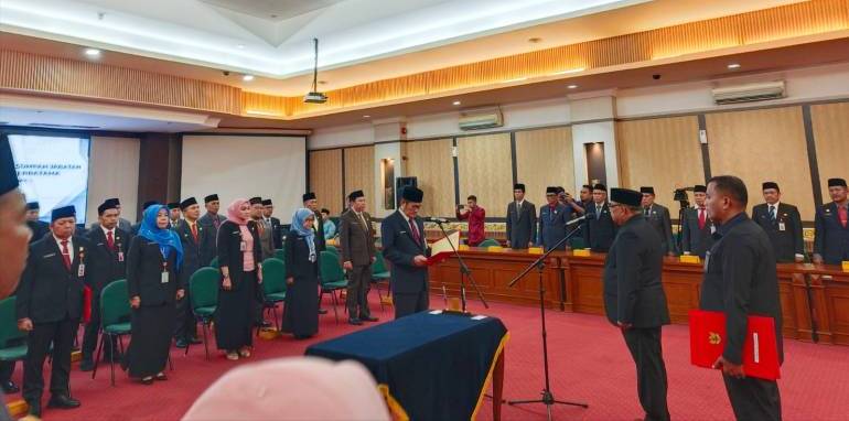 Lantik Pejabat Eselon II, Edy Natar: 21 Pejabat Dirotasi, 24 Tetap di Posisi Semula