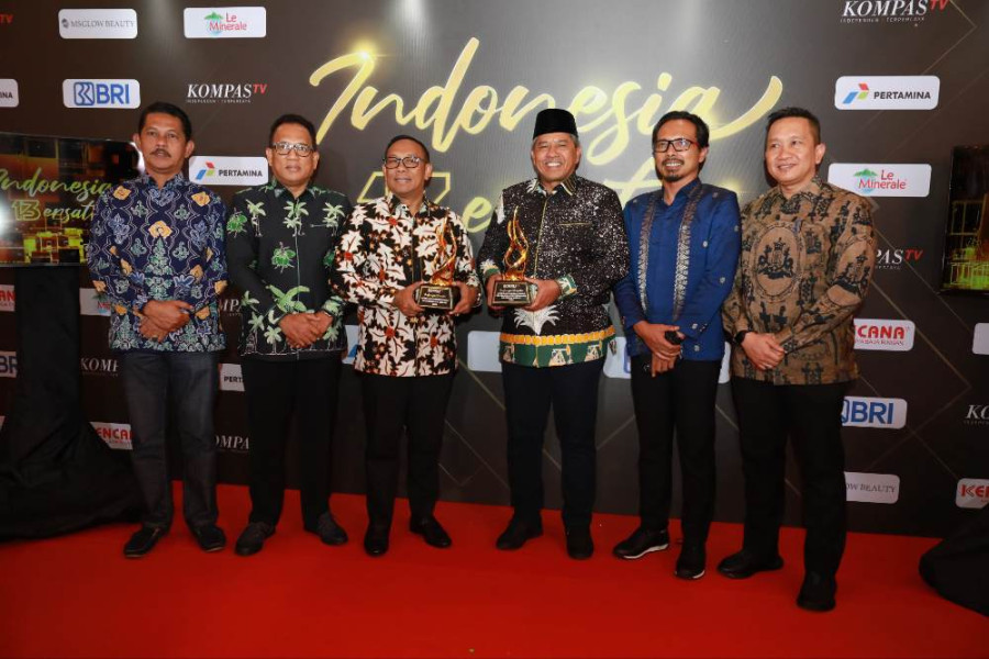 Terima Penghargaan Peduli Pelayanan dan Keterbukaan Informasi Publik, Bupati Siak: Dorong Badan Publik Beri Akses Informasi Kepada Masyarakat