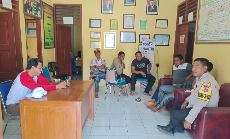 Polsek Kunto DarussalRokan huluam Minta Masyarakat Desa Bukit Intan Makmur Sukseskan Pilkada 2024