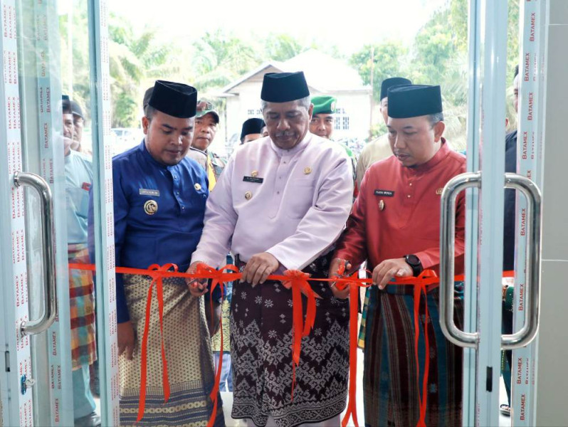 Bujang Kampung di Olak, Sungai Mandau Bupati Alfedri Resmikan Kantor Penghulu