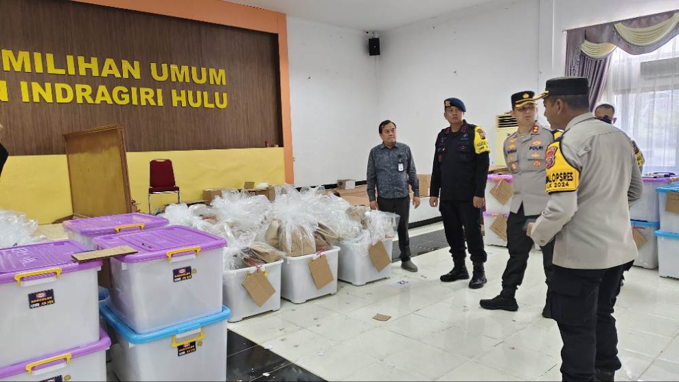 Bersama Tim Pamatwil Polda Riau, Kapolres Inhu Cek TPS Khusus dan TPS Rawan Banjir