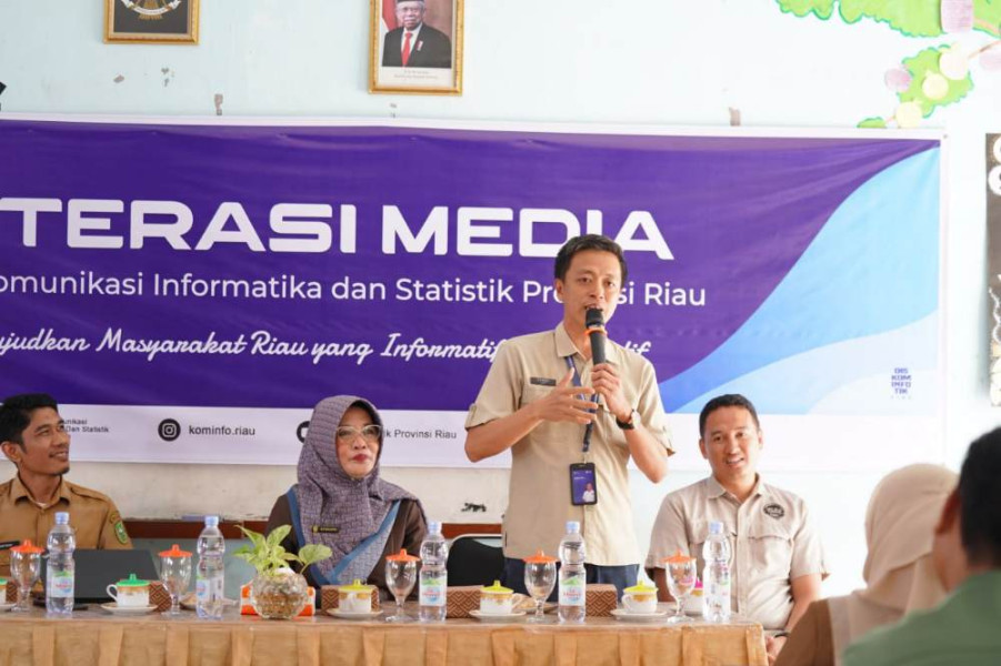 Siswa SMAN 16 Pekanbaru Antusias Ikuti Literasi Media Diskominfotik Riau