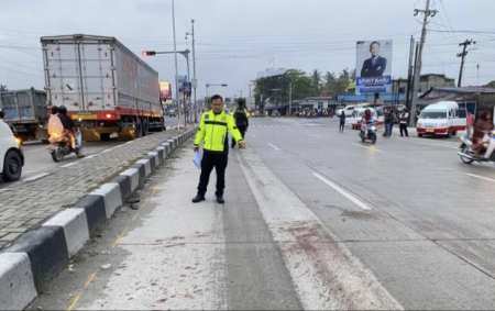 Pengendara Motor Tewas Ditempat Diseruduk Truk, Sopir Melarikan Diri