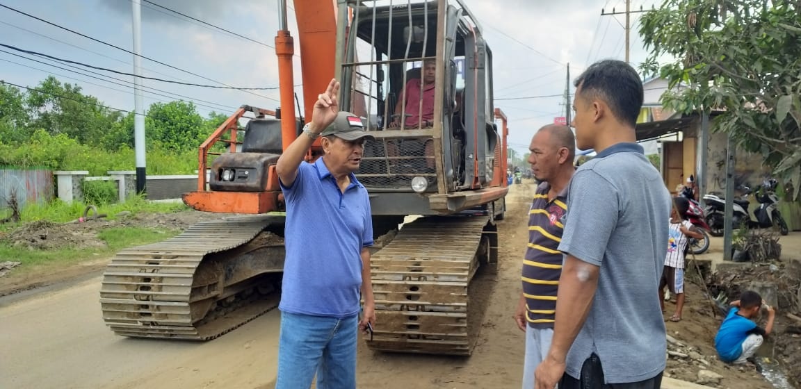 Wabup Inhil : Ruas Jalan Tembilahan - Simpang Kuala Saka Urat Nadi Perekonomian Masyarakat