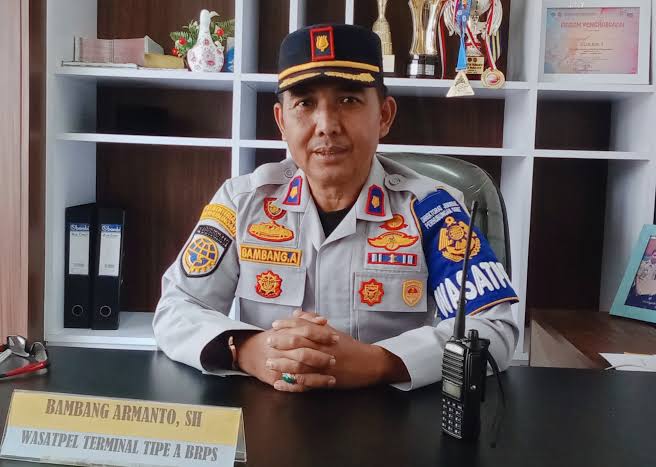 Puncak Arus Balik Idul Fitri  di Terminal BRPS Pekanbaru Ahad dan Senin