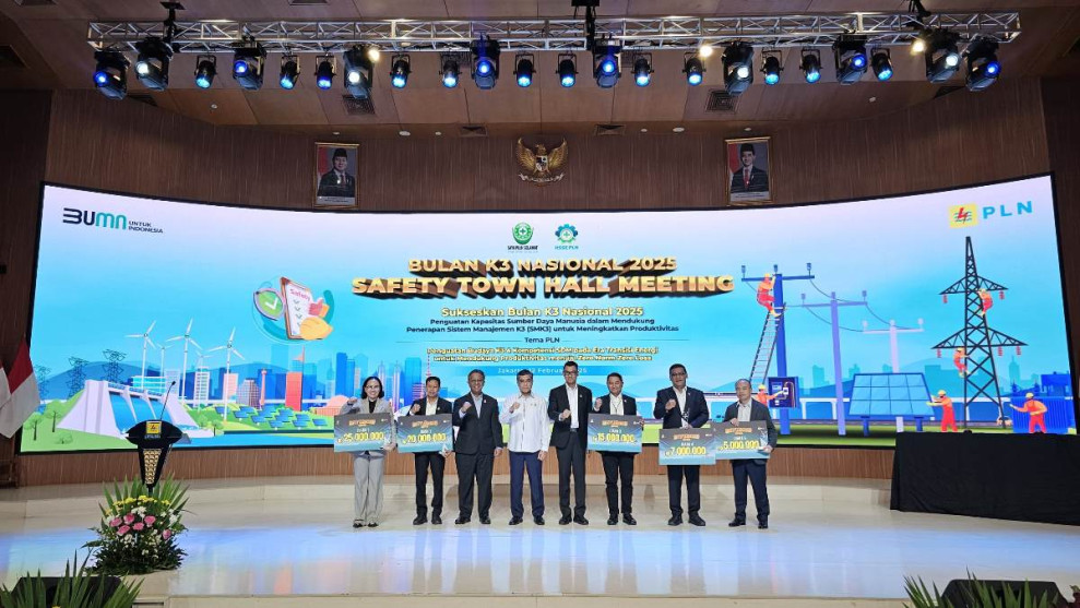 GM PLN UID Riau dan Kepri, Tonny Bellamy Raih Penghargaan Leadership Safety Award 2025