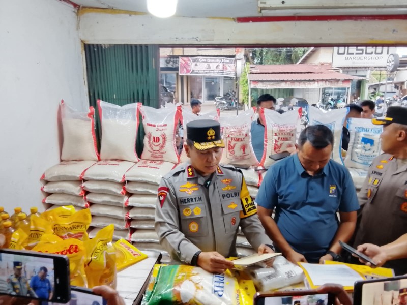 Polda Riau Bongkar Toko Penjual Beras Oplosan di Pekanbaru
