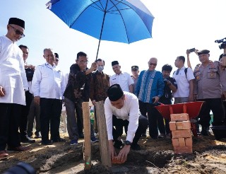 Letakkan Batu Pertama Pembangunan Ponpes Maâ€™had Islam Riau, Ini Pesan Gubri Syamsuar