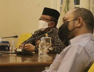 Sekda Arfan Ikuti Rakev Virtual Perkembangan Pelaksanaan PPKM Mikro Bersama Ketua KPC-PEN