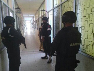 Dikawal Brimob, Kantor Disdik Riau Digeledah Kejaksaan