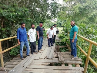 Jembatan Menuju Arena Pacu Jalur Sentajo Raya Memprihatinkan