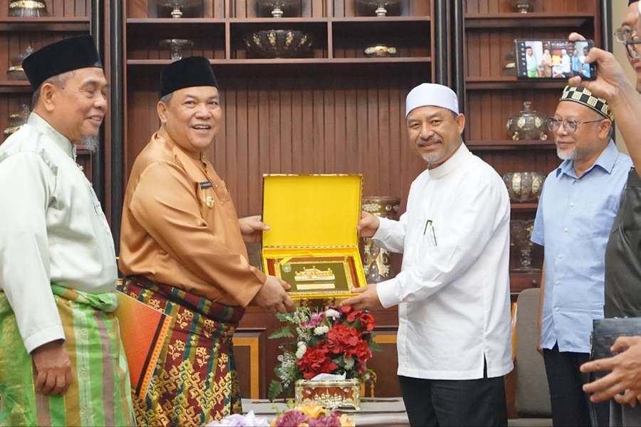 Pj Gubernur Riau Terima Kunjungan Menteri Besar Kelantan Malaysia
