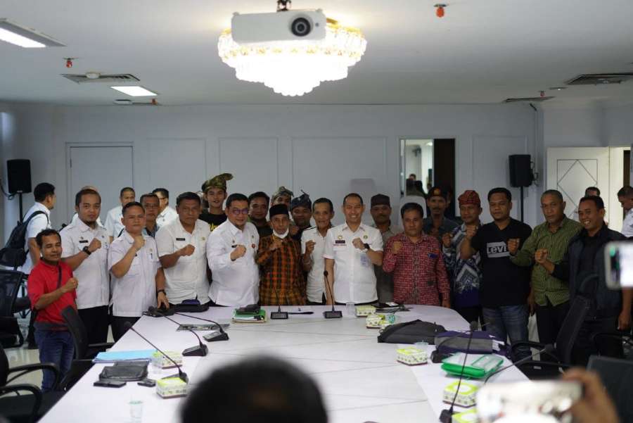 Bersama Tim Satgas Terpadu Warga Okura Kompak Bersatu Hadapi Persoalan dengan PT SIR