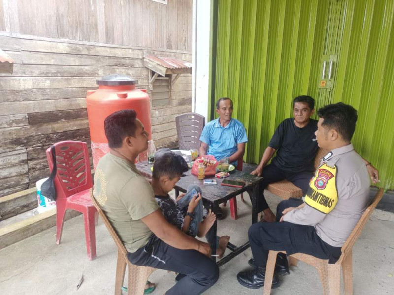 Kunjungi Desa Teluk Jira, Polsek Tempuling Sampaikan Pesan Pilkada Damai 2024