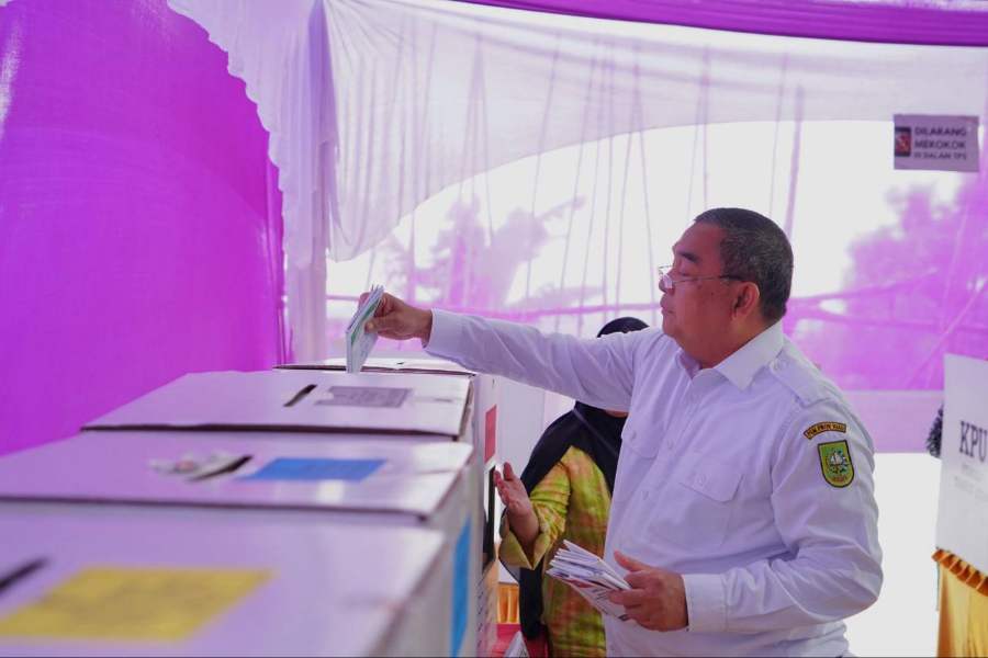 Tinjau TPS di Pekanbaru dan Kampar, Gubri Pastikan Pemilu 2024 Berjalan Lancar