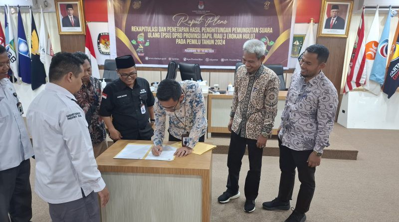 Bawaslu Riau Awasi Rekap Hasil Penghitungan Suara PSU 31 TPS Rokan Hulu