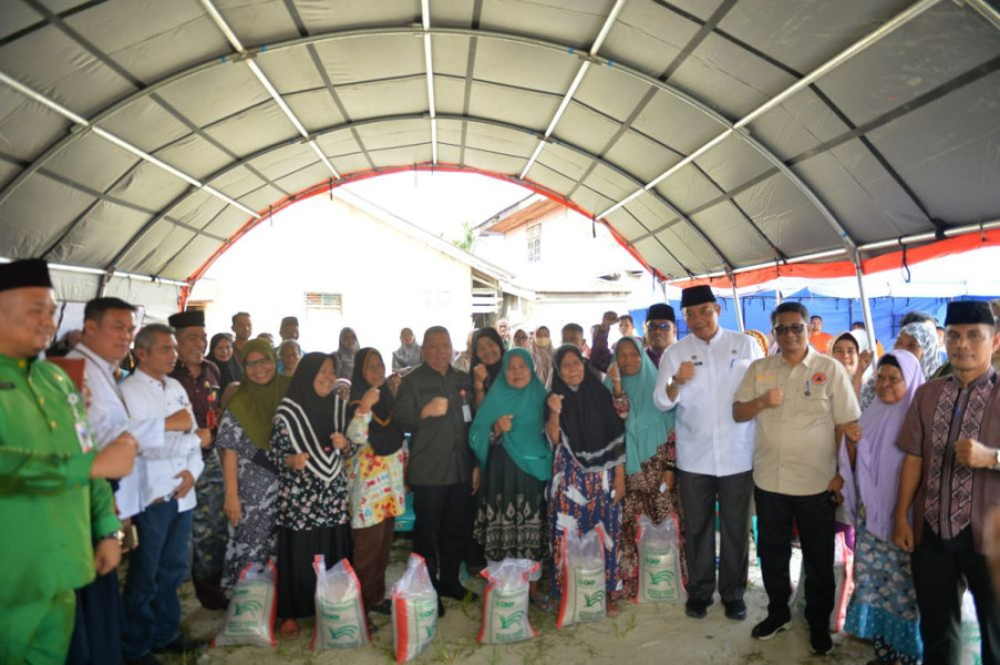 Pemprov Riau Bersama Pemko Pekanbaru Bantu Warga Terdampak Banjir di Kelurahan Tanjung Rhu