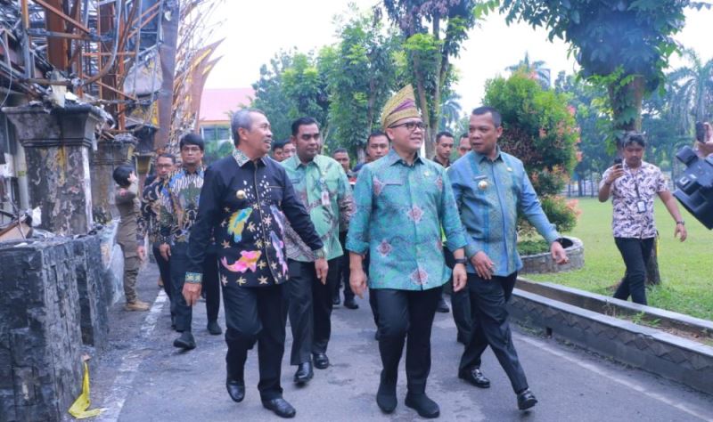 Didampingi PJ Wako dan Gubri, MenpanRB Tinjau Aktivitas Pelayanan di MPP Pekanbaru