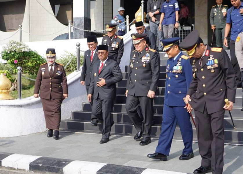 Pj Gubri Ikuti Peringatan HUT Ke-79 TNI dengan Khidmat