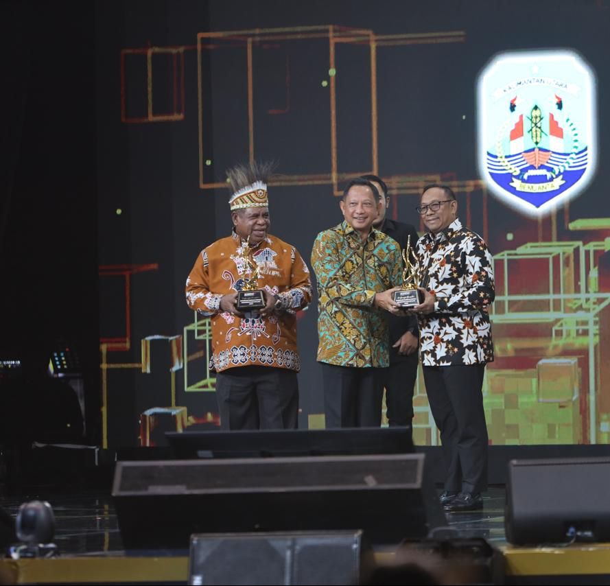 Pj Gubri Rahman Hadi Terima Penghargaan  Daerah Peduli Pengendalian Inflasi