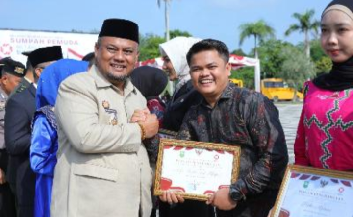 Teliti Jejak Kerajaan Siak, Pemuda Asal Mempura Raih Penghargaan dari Pemkab
