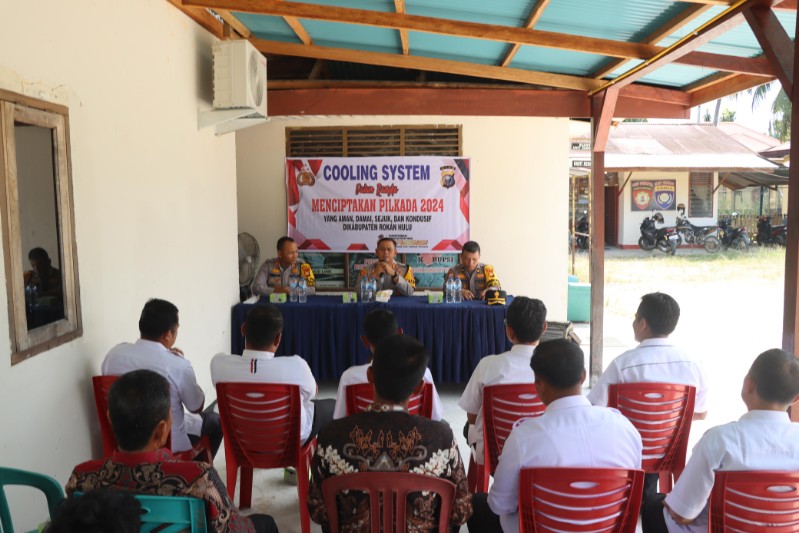 Bersama Perangkat Kecamatan dan Desa se Kecamatan Rokan IV Koto, Kapolres Rohul Sosialiasi Karhutla dan Pilkada Damai