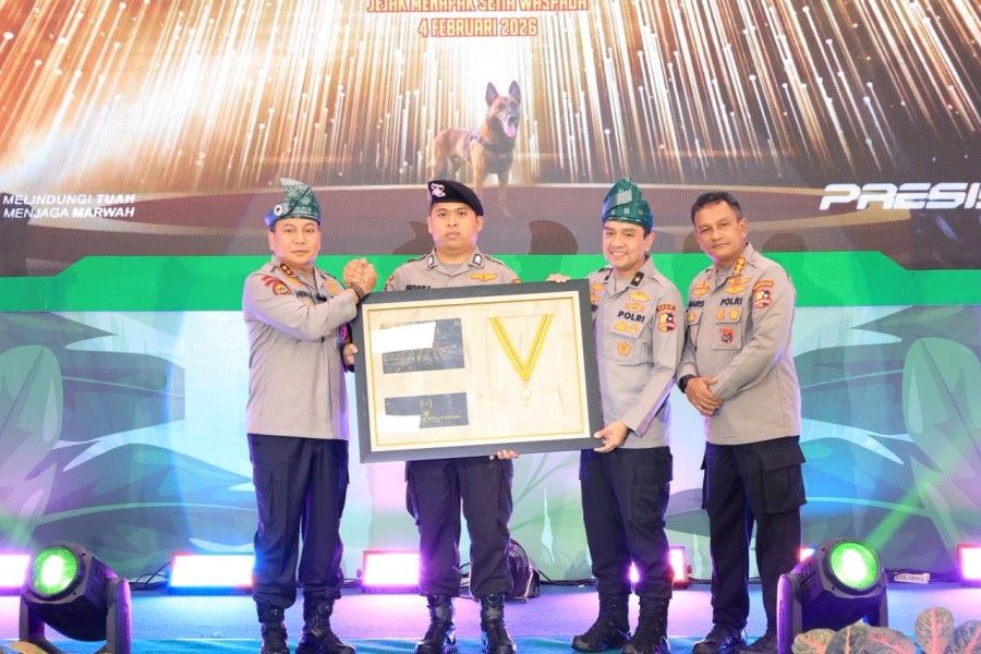 Kapolri Berikan Penghargaan Medali ke Satwa Reno K9, Kapolda: Menginspirasi Kita Semua