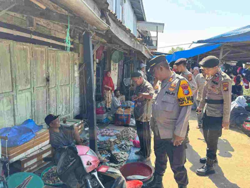 Lakukan Patroli ke Pasar Mingguan, Kapolsek Kuindra Pastikan Keamanan di Pusat Keramaian