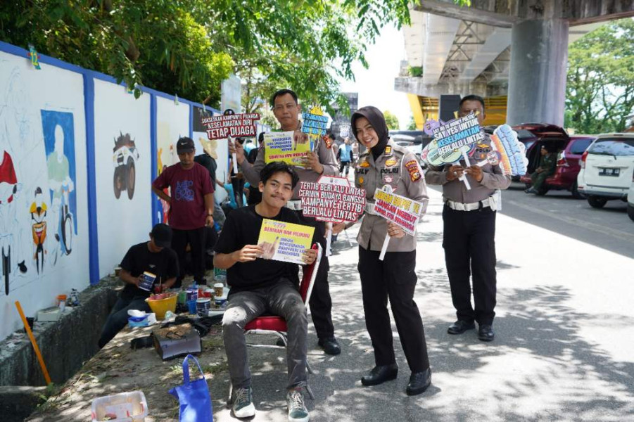 Lomba Mural HUT Lalu Lintas ke-69, Polisi Ajak Masyarakat Sukseskan Pilkada 2024