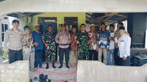 Polsek Tempuling dan TNI Jaga Persaudaraan dengan Masyarakat Pasca Pilkada 2024