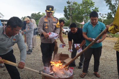Pemusnahan Kelebihan Surat Suara Pilkada 2024 di Gudang Logistik KPU Kabupaten Rokan Hulu