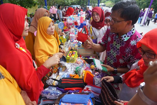 Bazar IWARA Lecut Kreatifitas Para Ibu di Pangkalan Kerinci