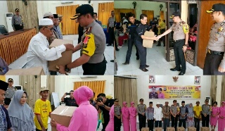 Polres Inhil Bagi-bagi Bingkisan Lebaran 
