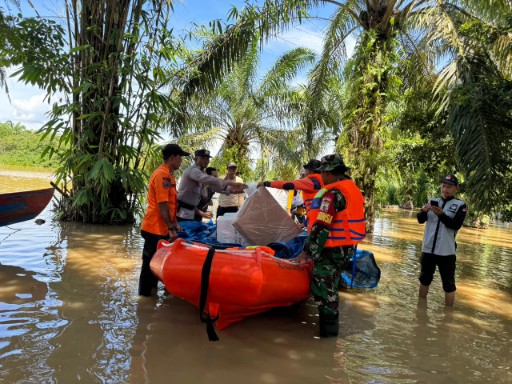 Pendistribusian Logistik Pilkada 2024 Ke PPS Desa Rantau Binuang Sakti Berjalan Lancar dan Aman